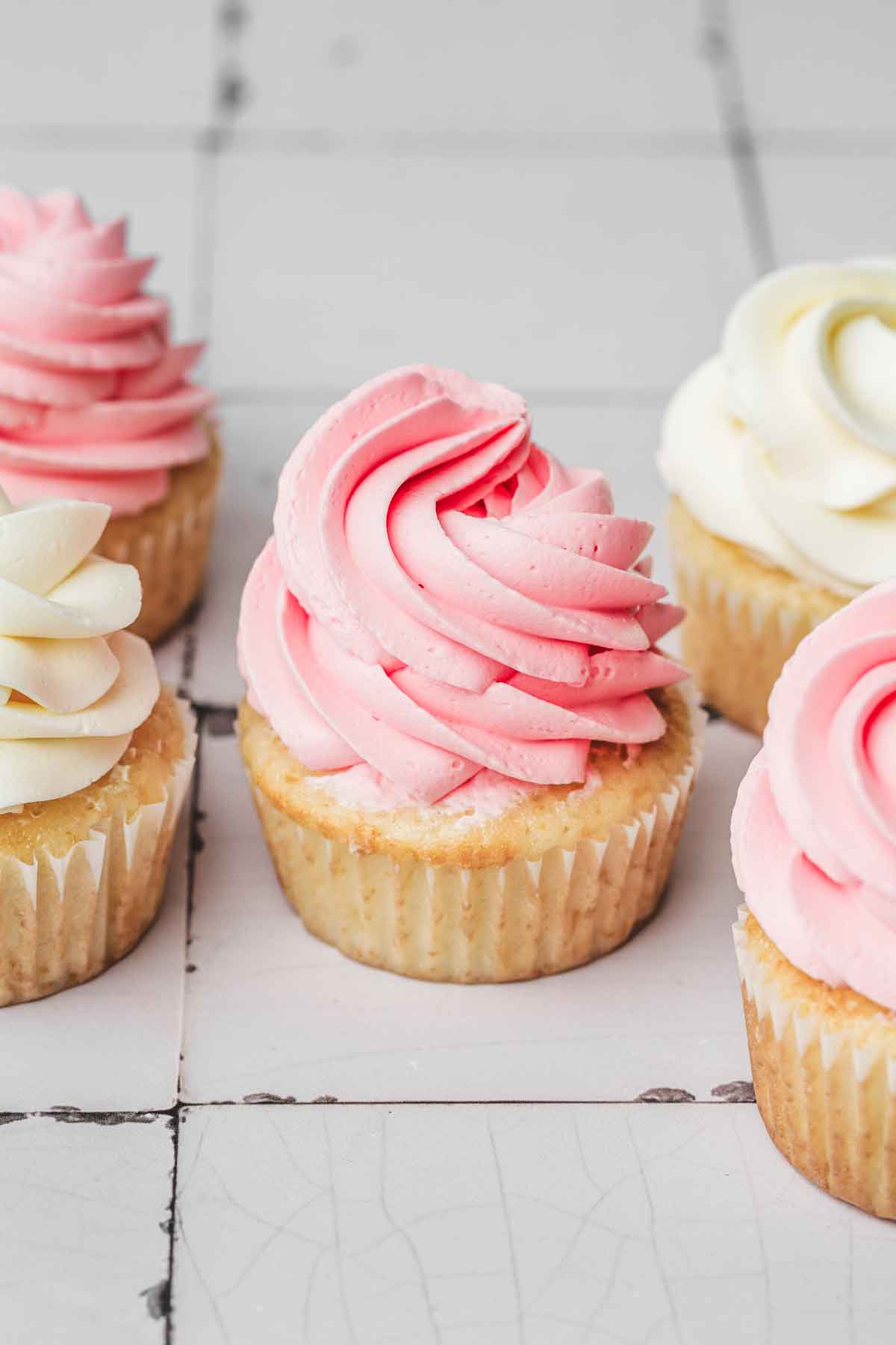 Effortless Small Batch Vanilla Cupcakes: One Bowl & Ready for Two